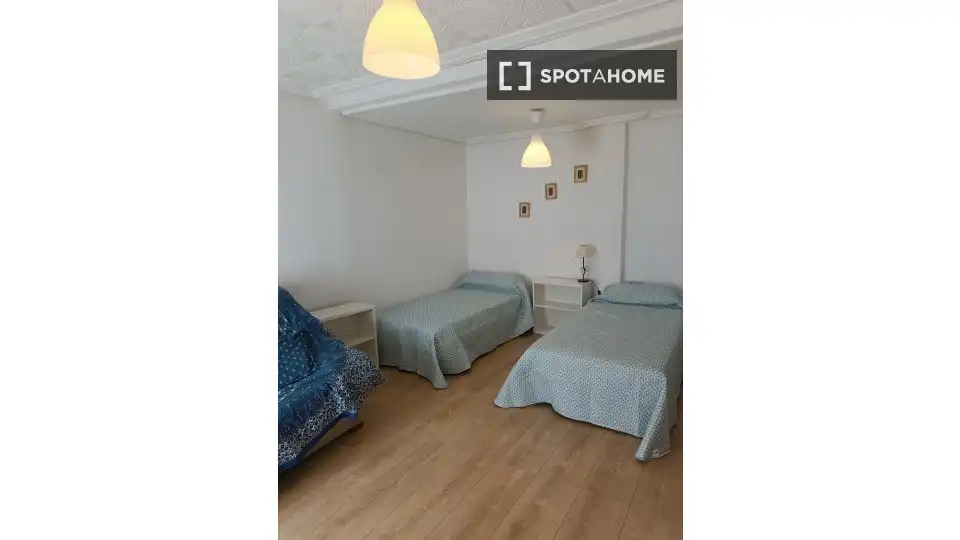 Habitación de Apartamento para compartir en Valladolid con Aire acondicionado, Terraza y Amueblado