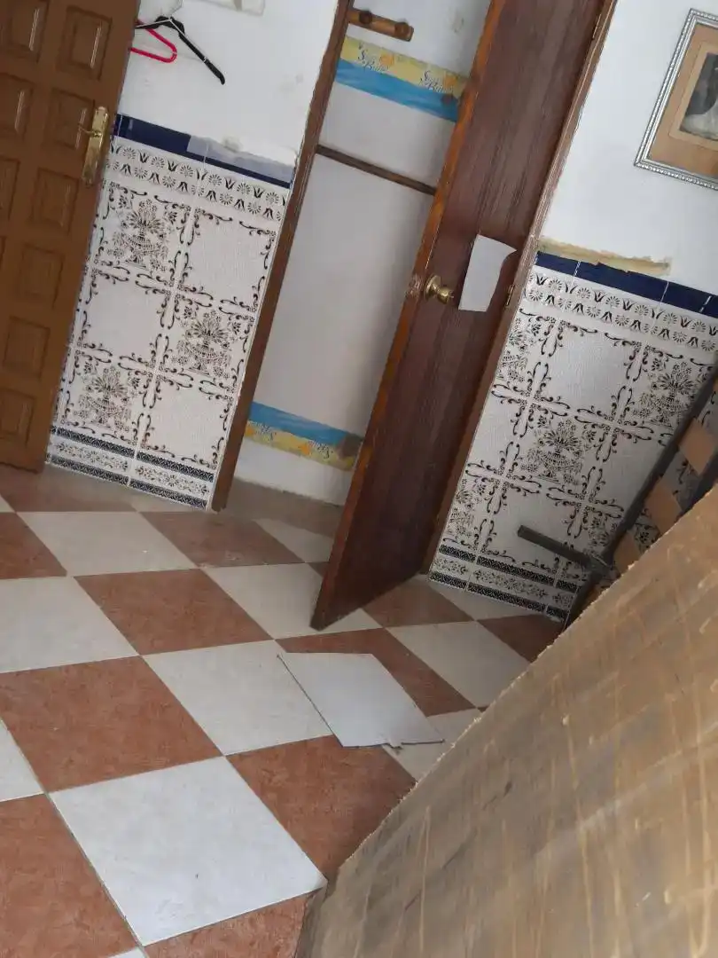 Baño de Piso en venta en Moriles con Aire acondicionado, Jardín privado y Lavadora