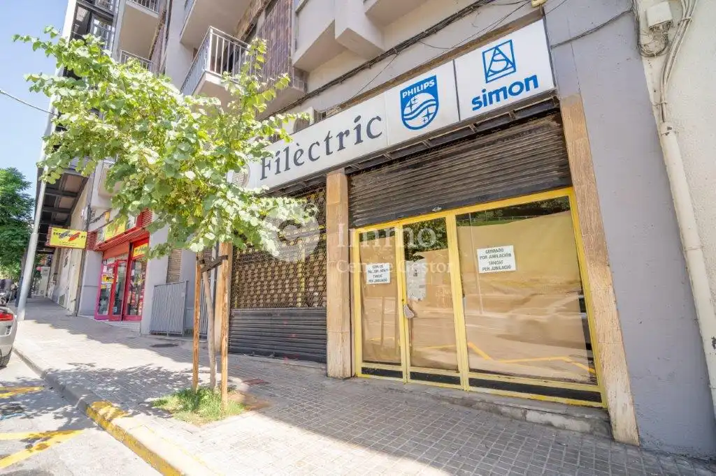 Locale commerciale in vendita a Carrer Salmeron 12