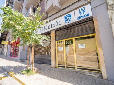 Locale commerciale in vendita a Carrer Salmeron 12