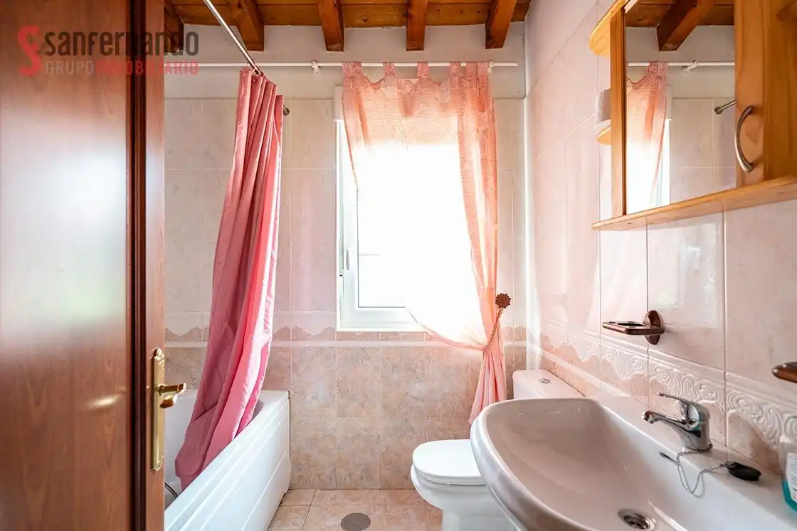 Baño de Casa o chalet en venta en Santiurde de Toranzo con Calefacción y Terraza