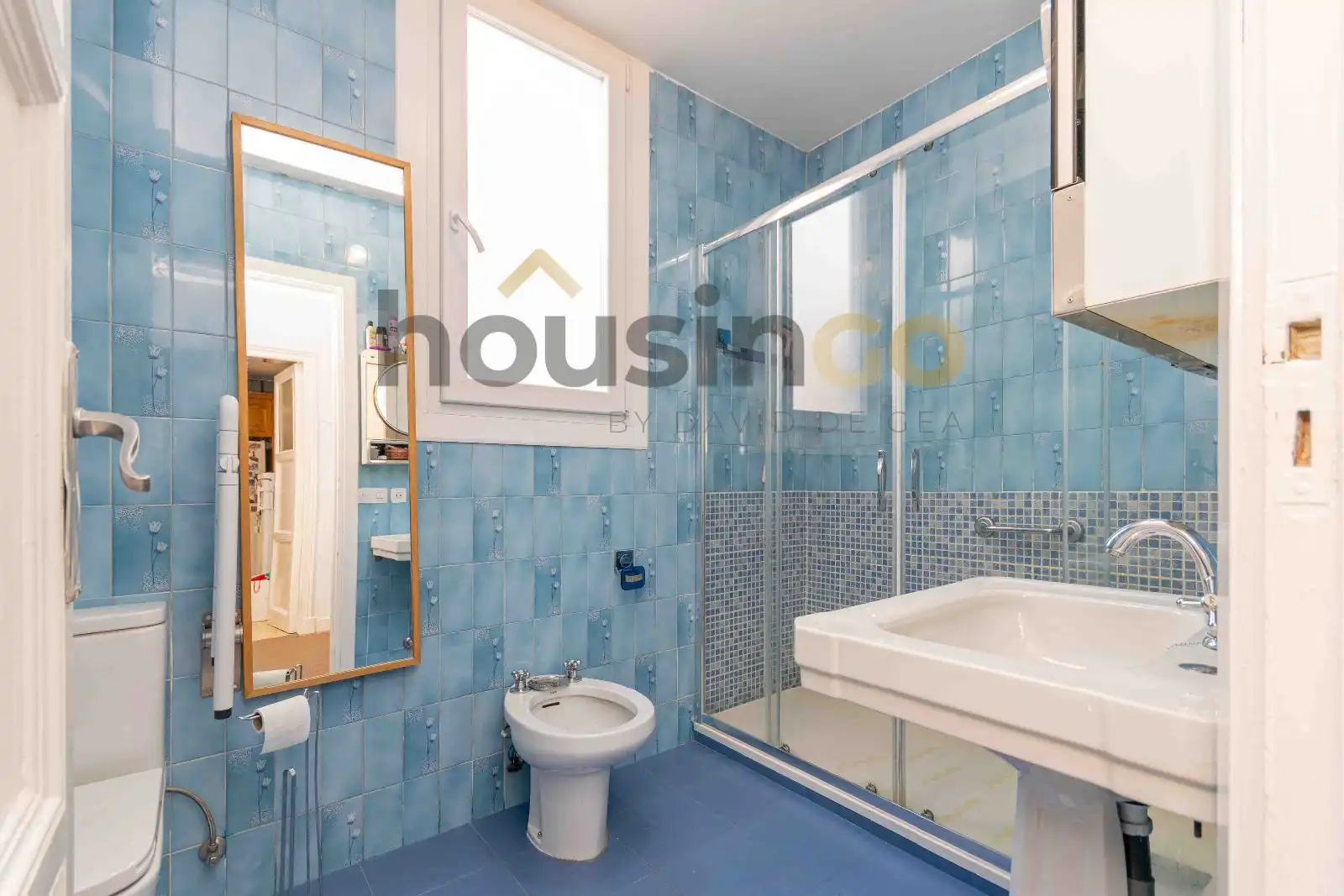 Bathroom of Flat for sale in Madrid  with Heating, Terrace and Storage room