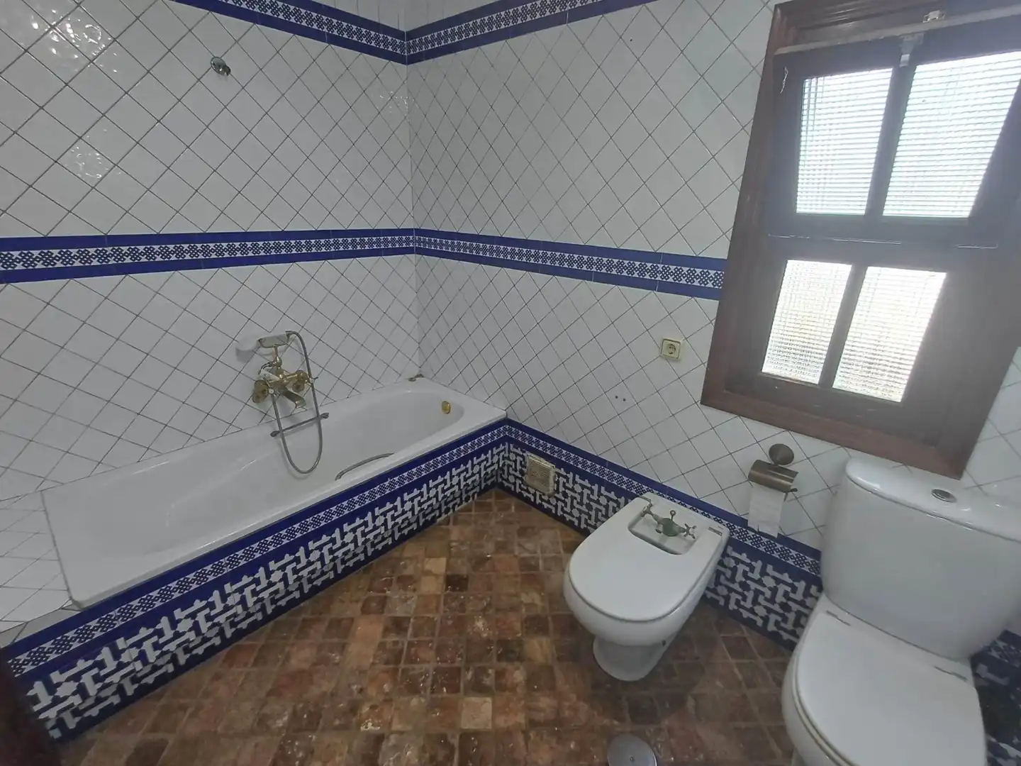 Bany de Casa adosada en venda en Vélez-Málaga amb Terrassa, Moblat i Piscina comunitària