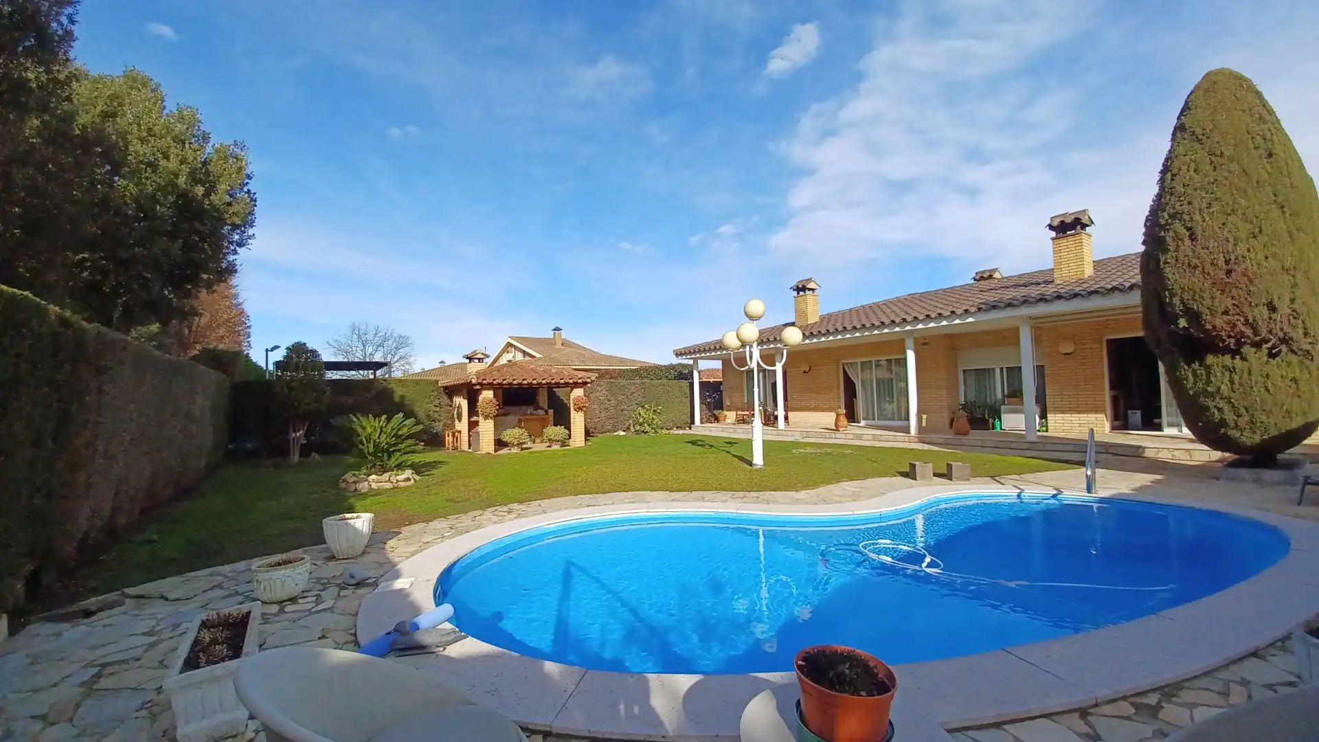 Garden of Houses for sale in Quart  with Air Conditioner, Heating and Storage room