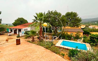 Vista exterior de Casa o xalet en venda en Turís amb Terrassa i Piscina