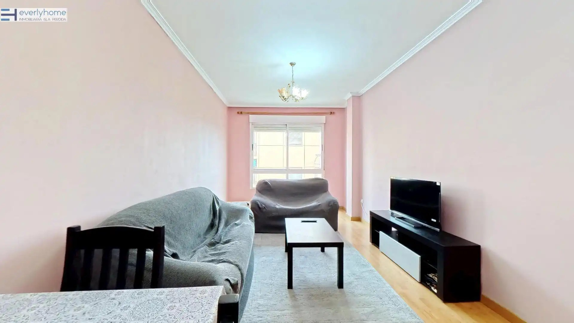 Sala de estar de Piso en venta en Castellón de la Plana / Castelló de la Plana con Parquet y Trastero