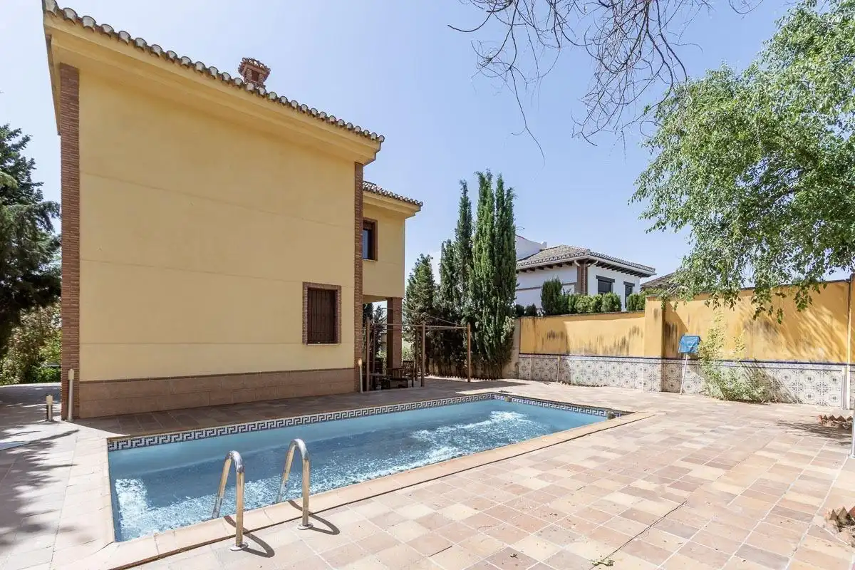 Piscina de Casa o xalet en venda en Albolote amb Calefacció, Jardí privat i Traster