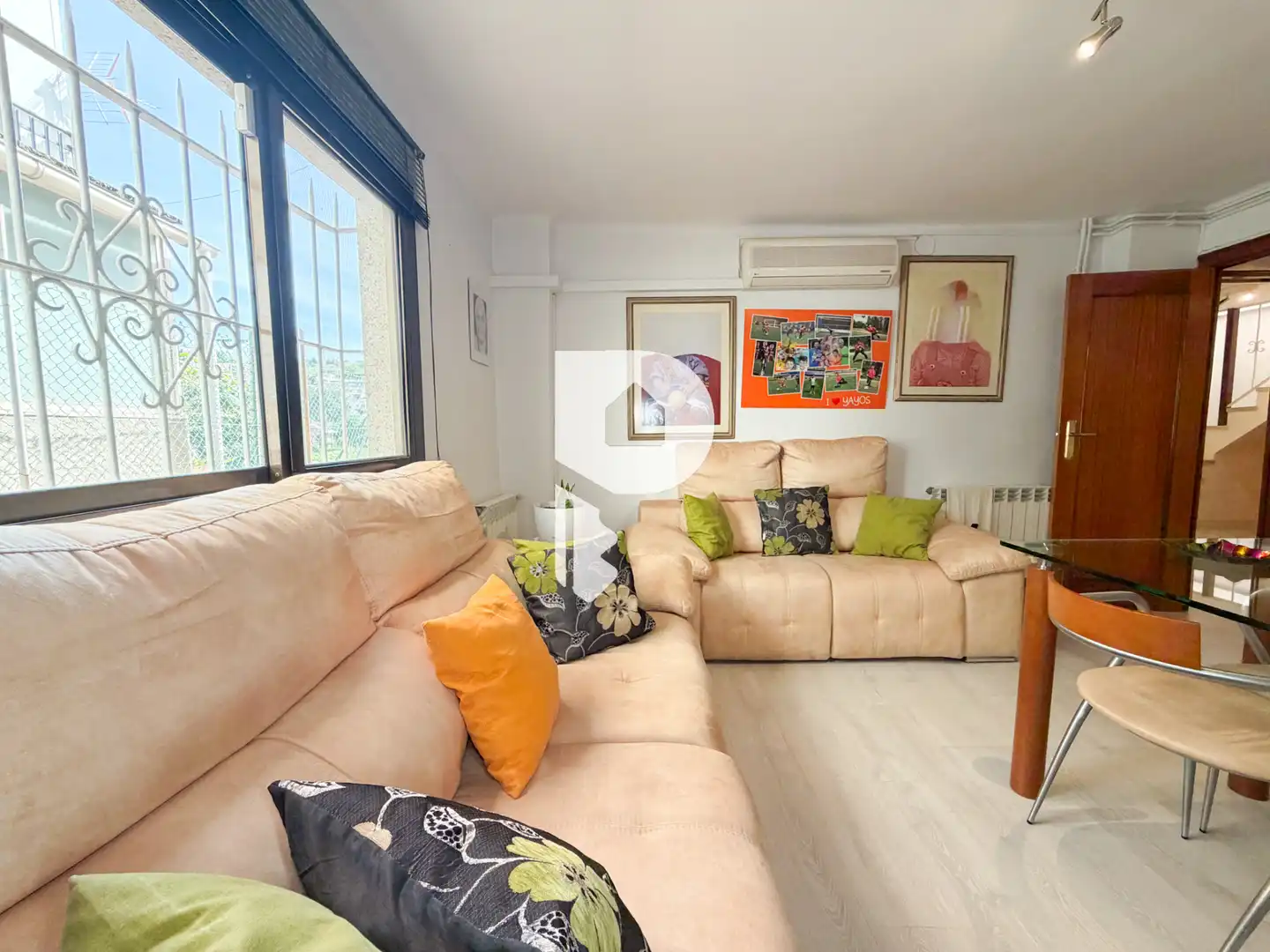 Sala d'estar de Casa o xalet en venda en El Papiol amb Aire condicionat, Calefacció i Jardí privat