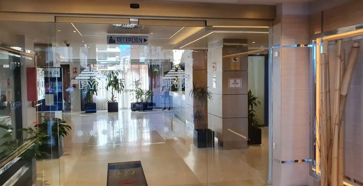 Wohnung zum Verkauf in Fuengirola mit Klimaanlage, Heizung und Terrasse