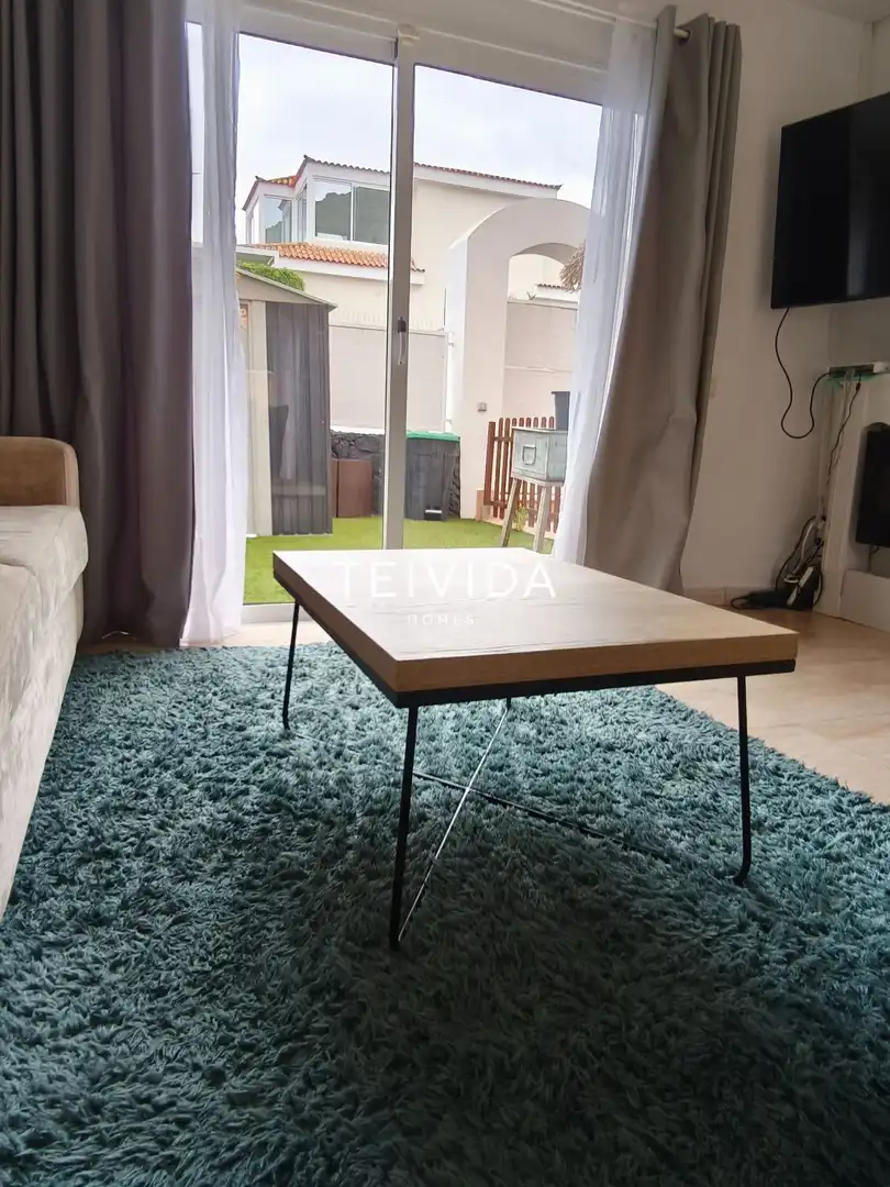Sala de estar de Casa adosada en venta en Adeje con Aire acondicionado, Terraza y Trastero