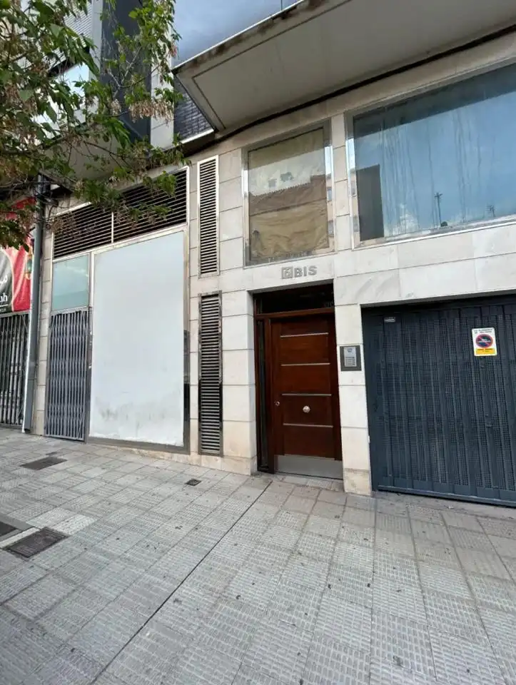 Local comercial de lloguer a Del Barrio, imagen 3