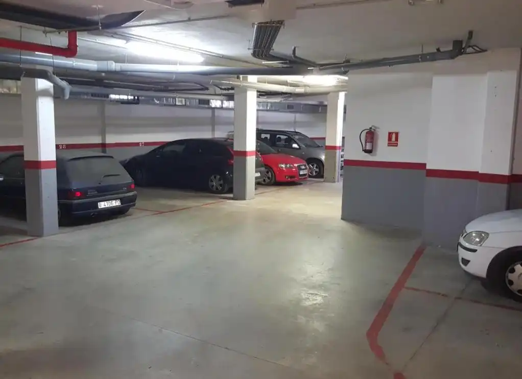 Parking for sale in JOSEP ANSELM CLAVE, imagen 4