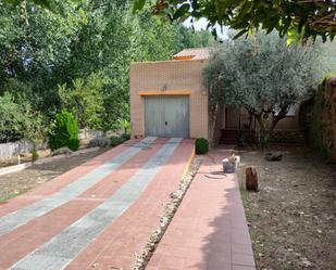 Vista exterior de Casa o xalet de lloguer en Pelayos de la Presa amb Terrassa i Piscina