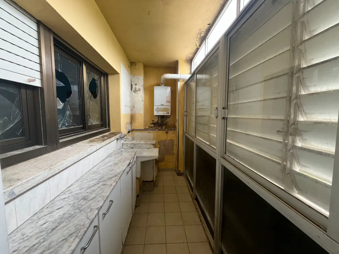 Cocina de Piso en venta en Girona con Calefacción, Terraza y Balcón
