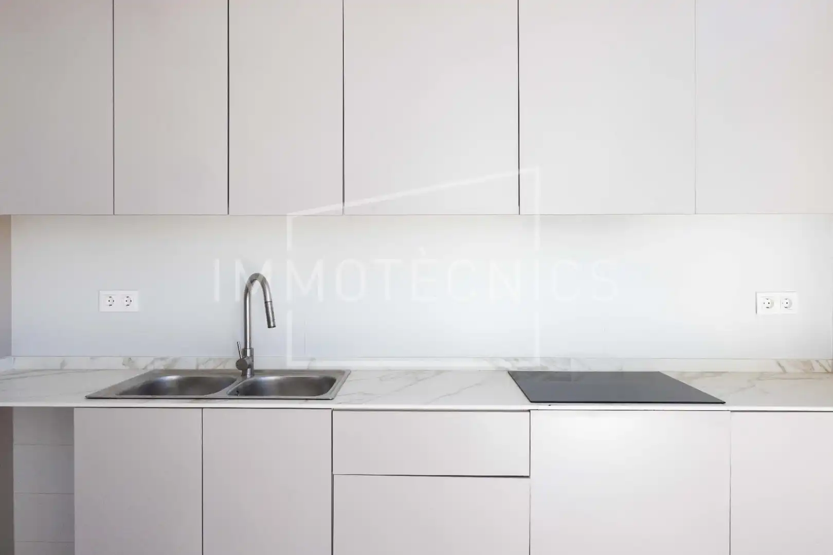 Adosado con jardín en venta en Carrer TURO DE L'HOME, imagen 9