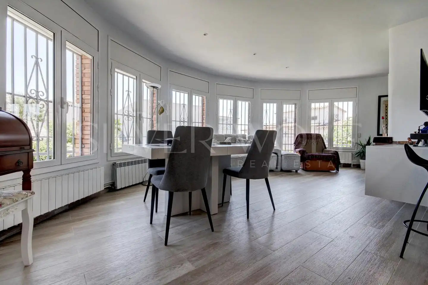 Comedor de Casa o chalet en venta en Vilanova i la Geltrú con Aire acondicionado, Calefacción y Jardín privado