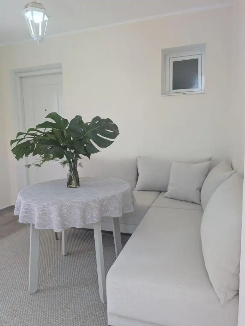 Sala d'estar de Casa adosada de lloguer en Marbella amb Aire condicionat, Terrassa i Moblat