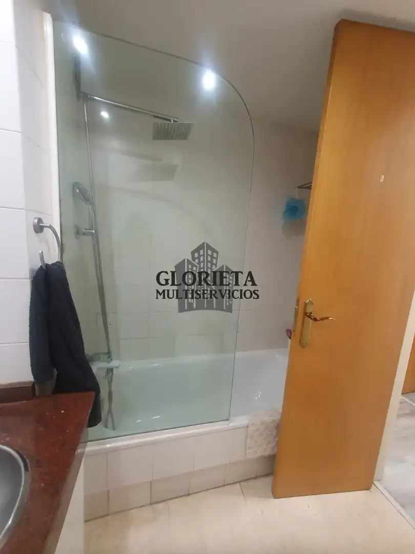 Baño de Piso en venta en Vigo  con Calefacción, Trastero y Amueblado