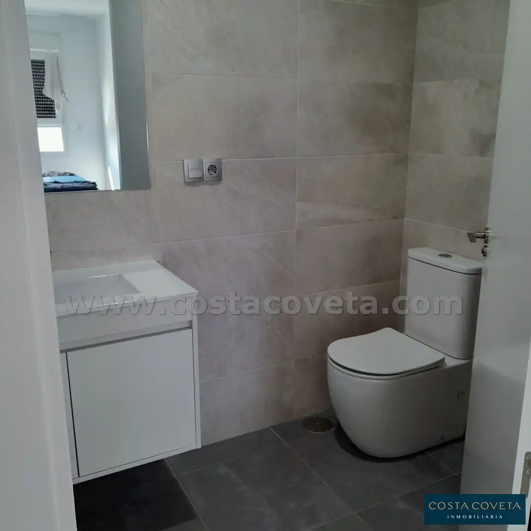 Bathroom of Apartments for sale in El Campello  with Air Conditioner, Swimming Pool and Furnished