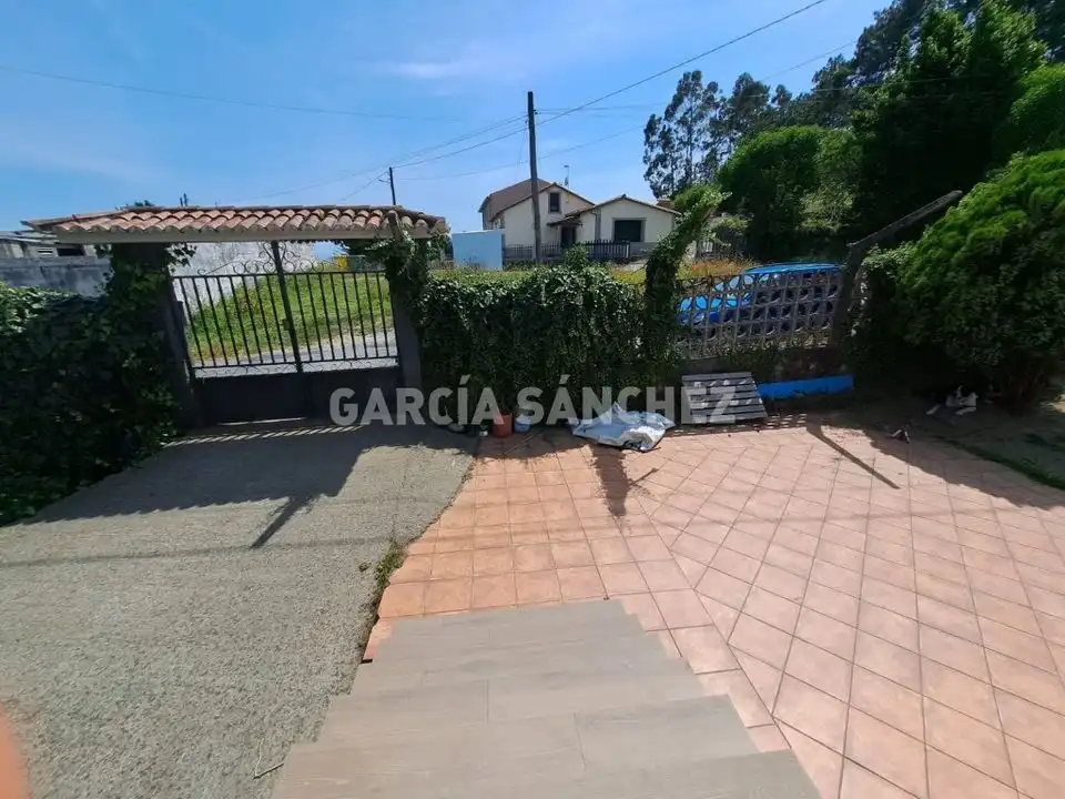 Garden of Houses for sale in Boiro  with Furnished