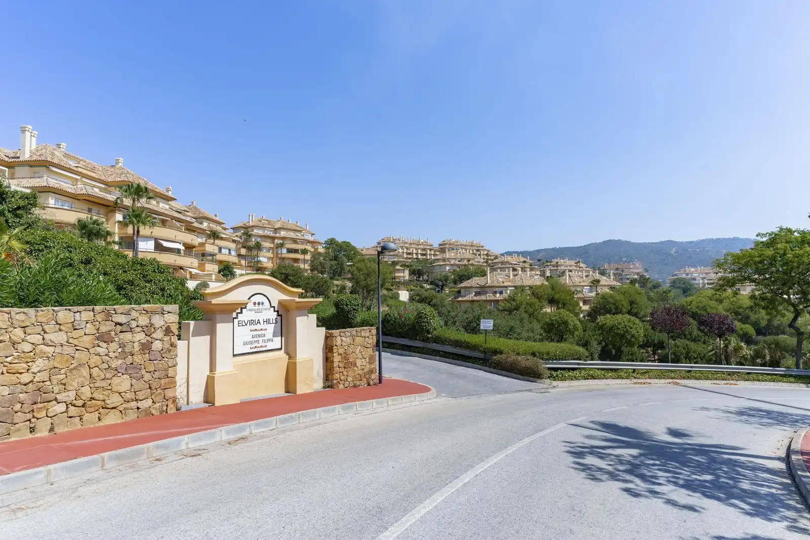 Vista exterior de Apartament en venda en Marbella amb Aire condicionat, Jardí privat i Terrassa