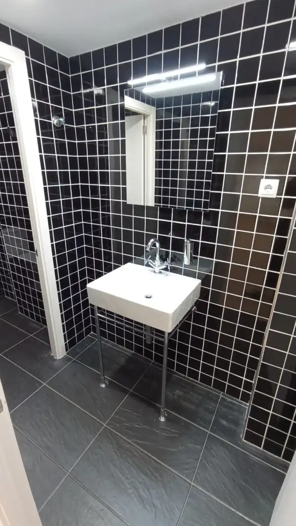 Baño de Oficina de alquiler en Barcelona con Aire acondicionado, Calefacción y Terraza