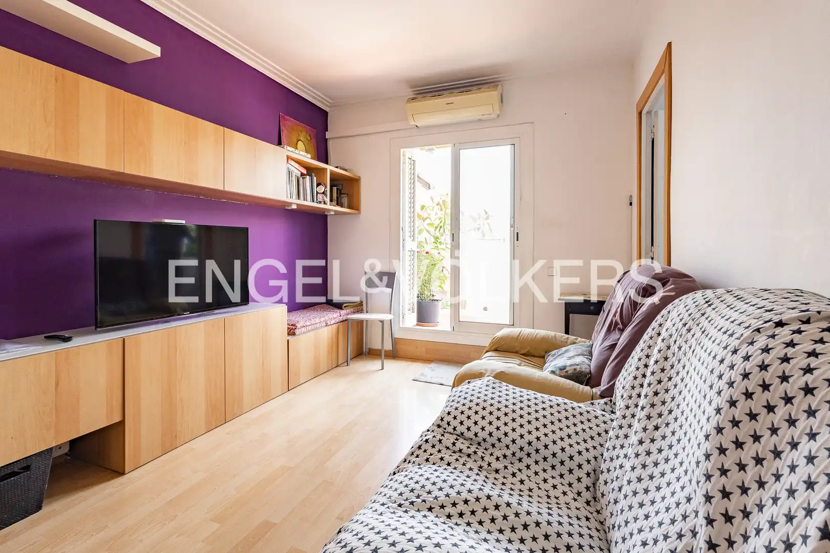 Living room of Attic for sale in L'Hospitalet de Llobregat  with Air Conditioner, Heating and Parquet flooring