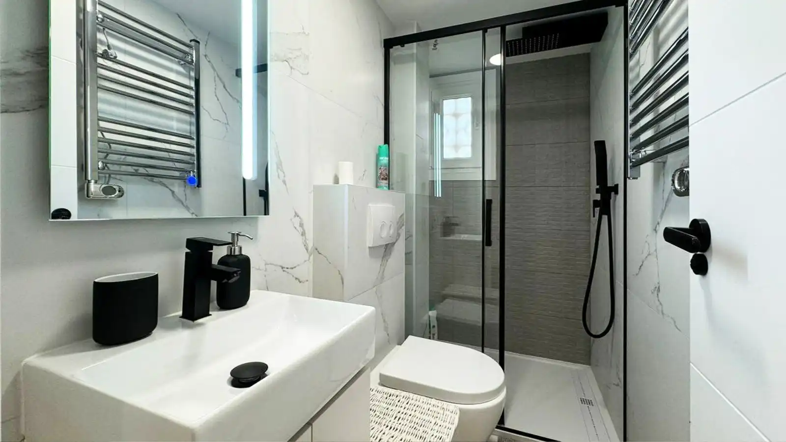 Baño de Apartamento en venta en Elche / Elx con Aire acondicionado, Terraza y Amueblado