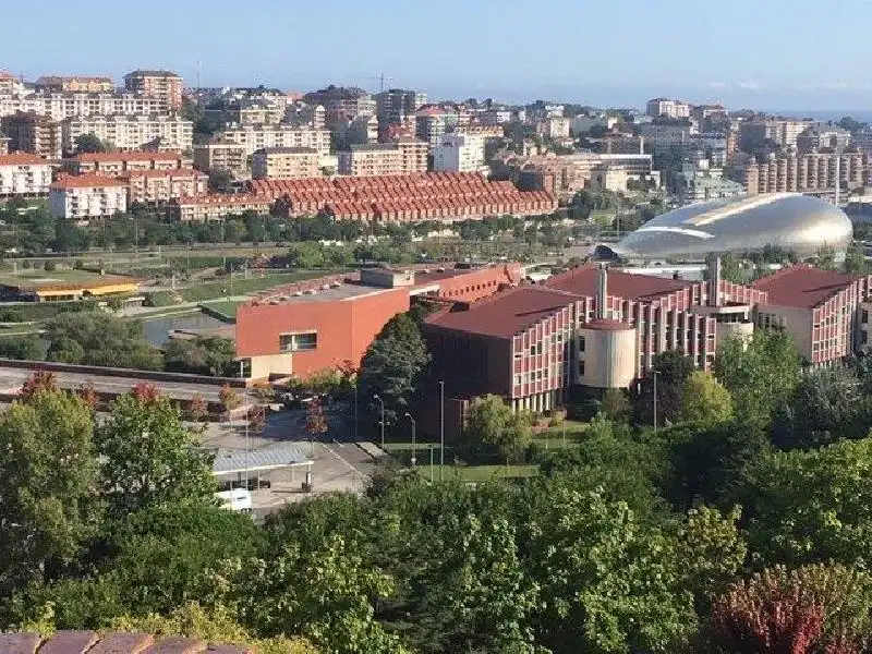 Vista exterior de Àtic de lloguer en Santander amb Calefacció, Jardí privat i Parquet
