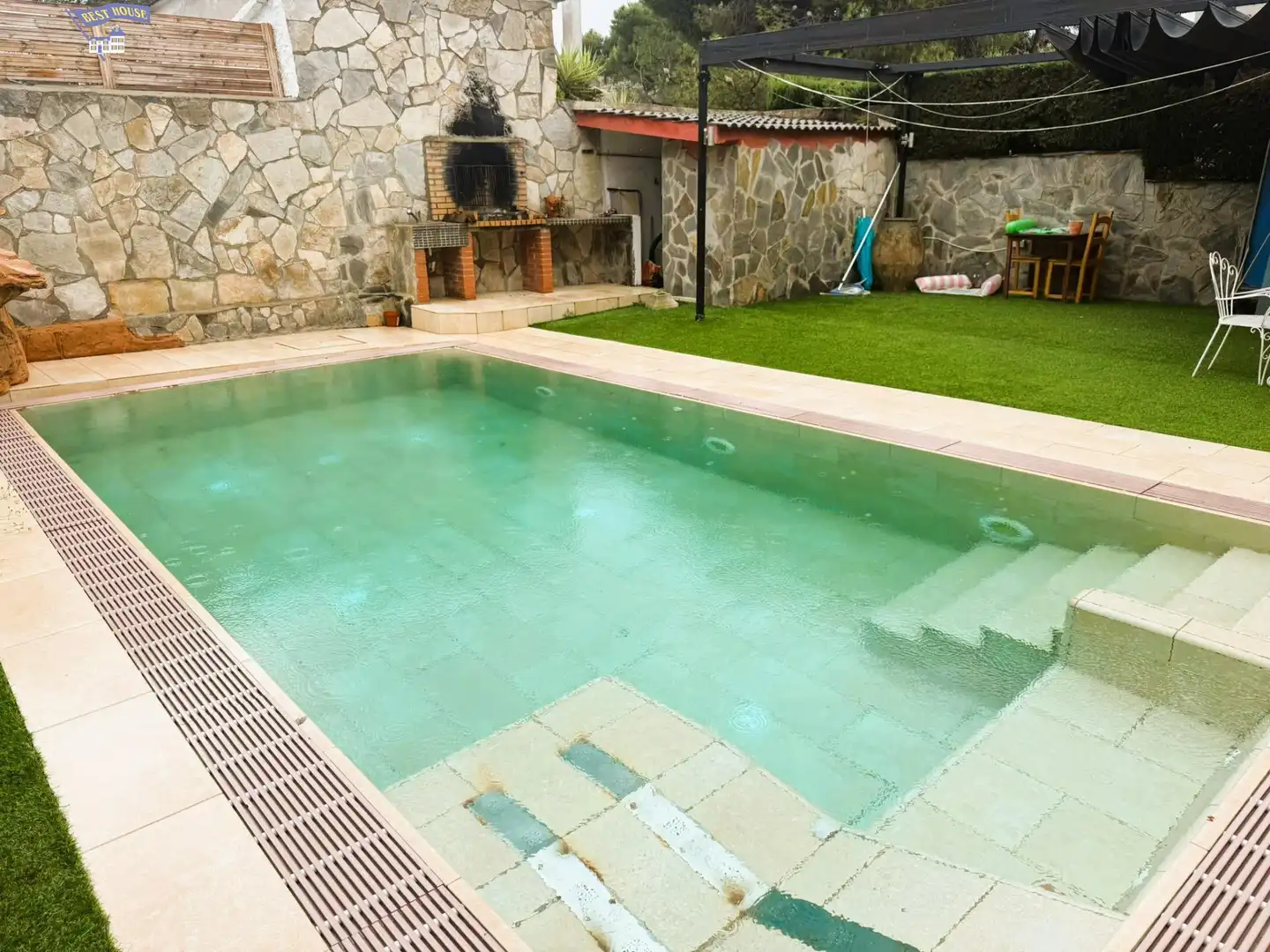 Piscina de Casa o chalet en venta en Barberà del Vallès con Calefacción, Jardín privado y Parquet