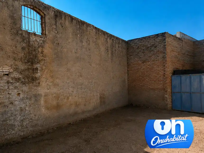 Außenansicht von Fabrikhallen zum Verkauf in Barcelona