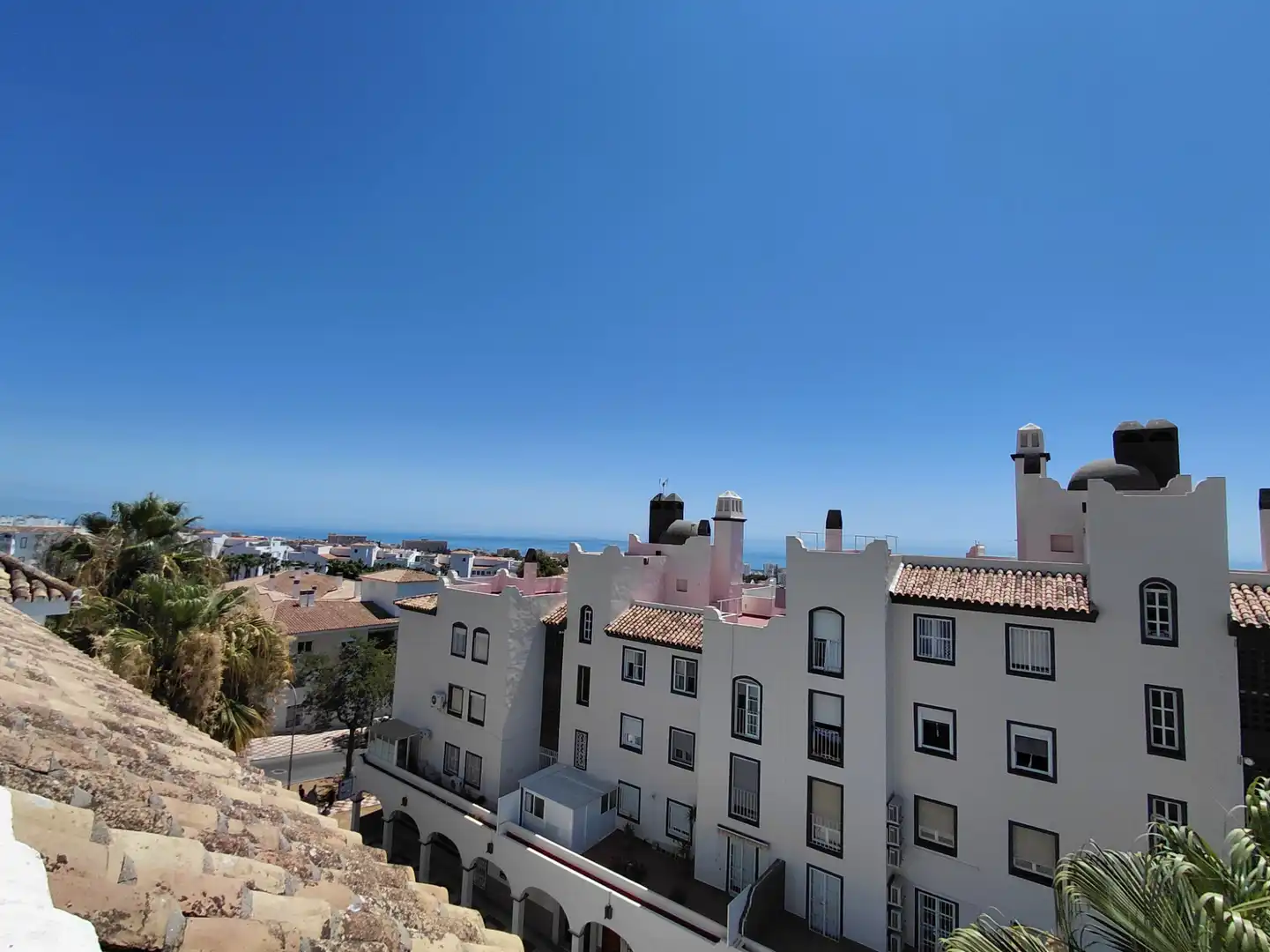 Vista exterior de Ático en venta en Benalmádena con Aire acondicionado, Terraza y Horno