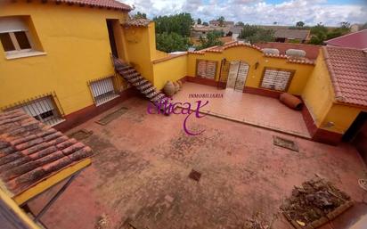 Exterior view of House or chalet for sale in Santo Domingo-Caudilla  with Private garden