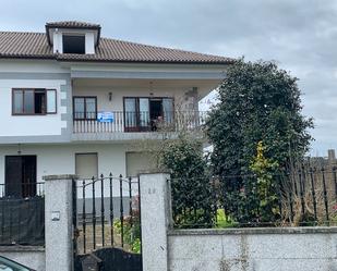 Exterior view of Single-family semi-detached for sale in Vilagarcía de Arousa  with Heating, Private garden and Furnished