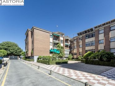 Pis amb balcó en venda a Avenida JUAN PABLO II