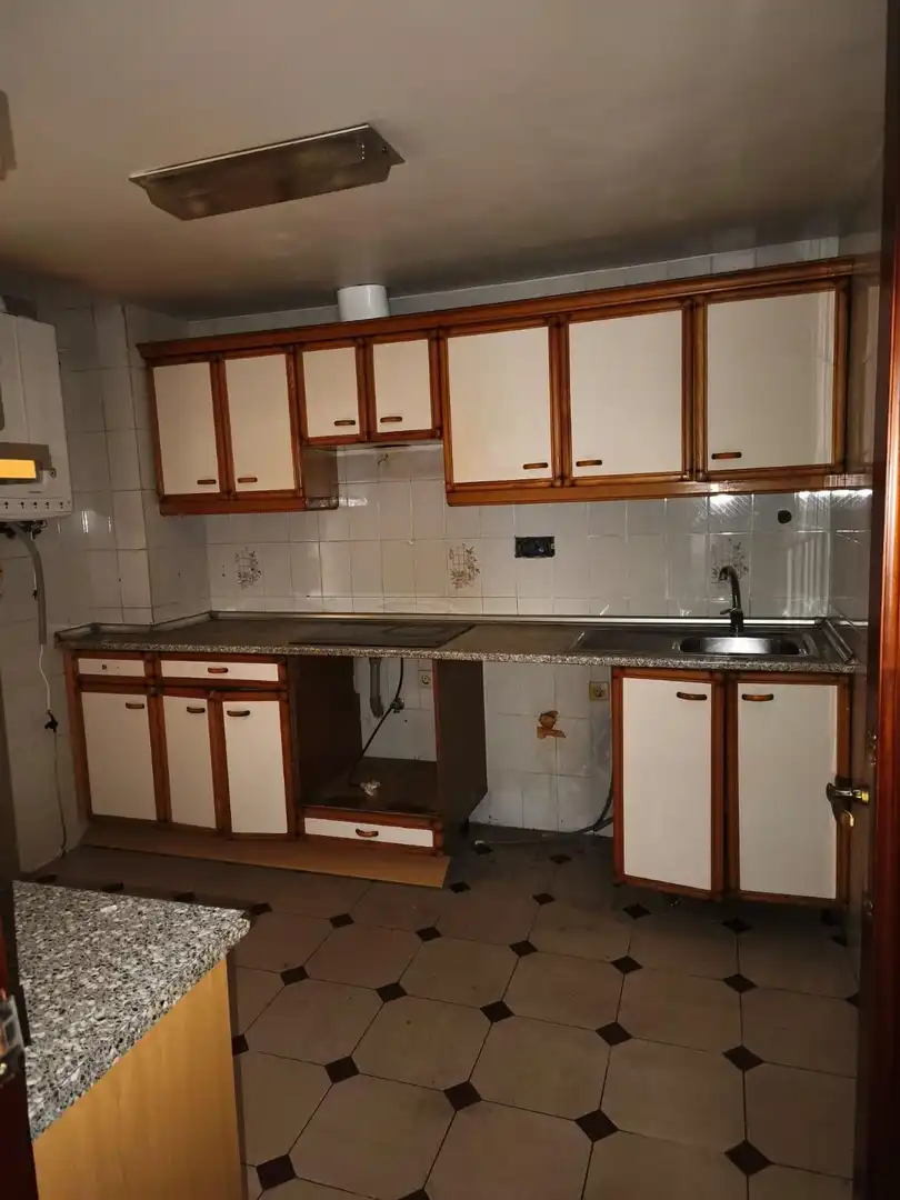 Kitchen of Flat for sale in Zaragoza  with Heating, Terrace and Balcony