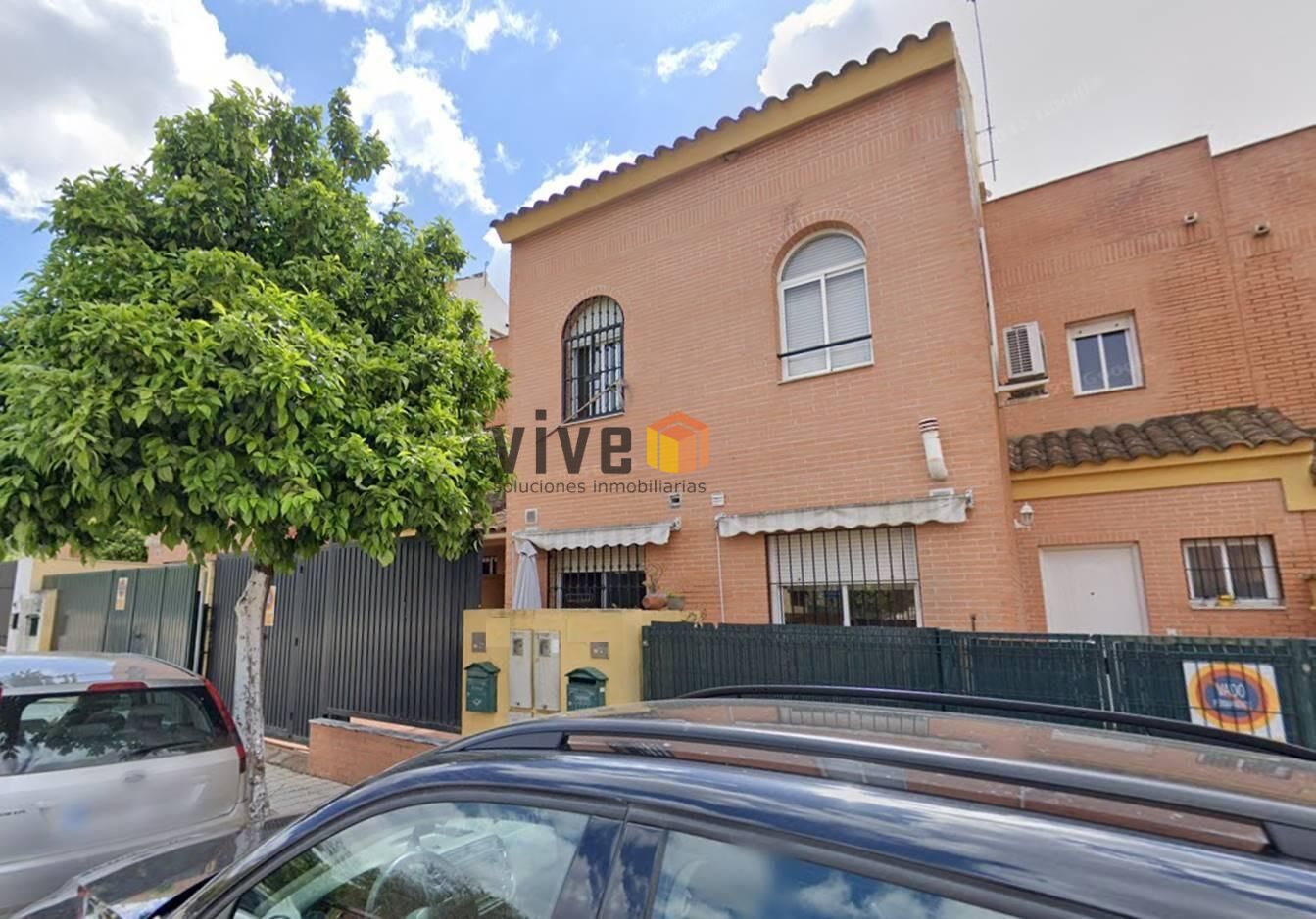 Vista exterior de Casa adosada en venta en Mairena del Aljarafe con Aire acondicionado