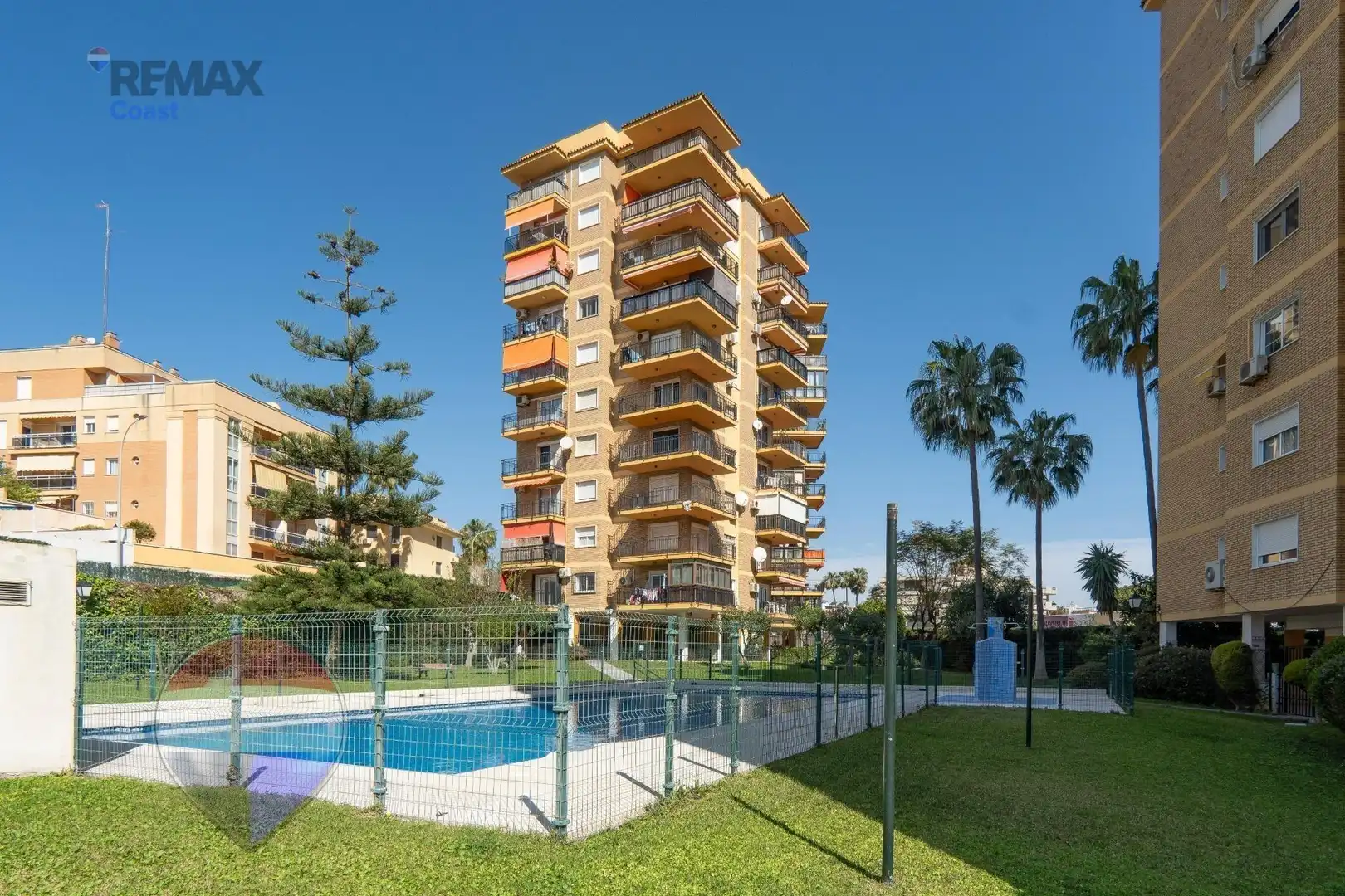 Vista exterior de Piso en venta en Torremolinos con Aire acondicionado, Terraza y Piscina comunitaria