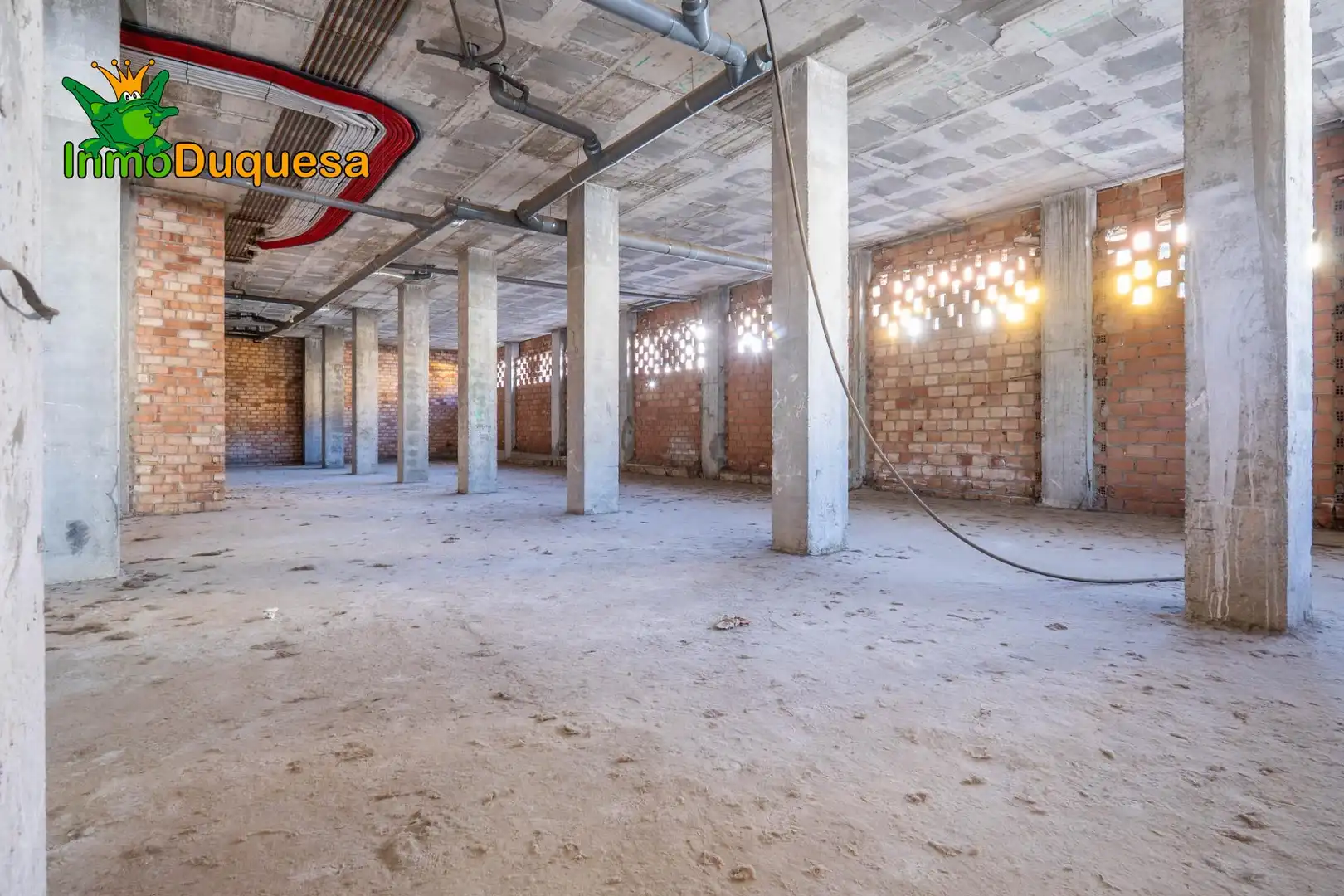 Local comercial en venda a Plaza Baja