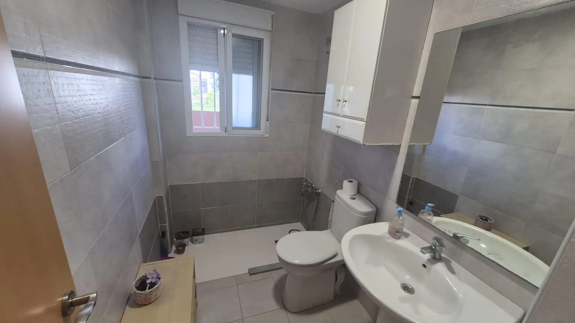 Bathroom of Ground floor for rent in Vilallonga / Villalonga  with Air Conditioner, Terrace and Furnished