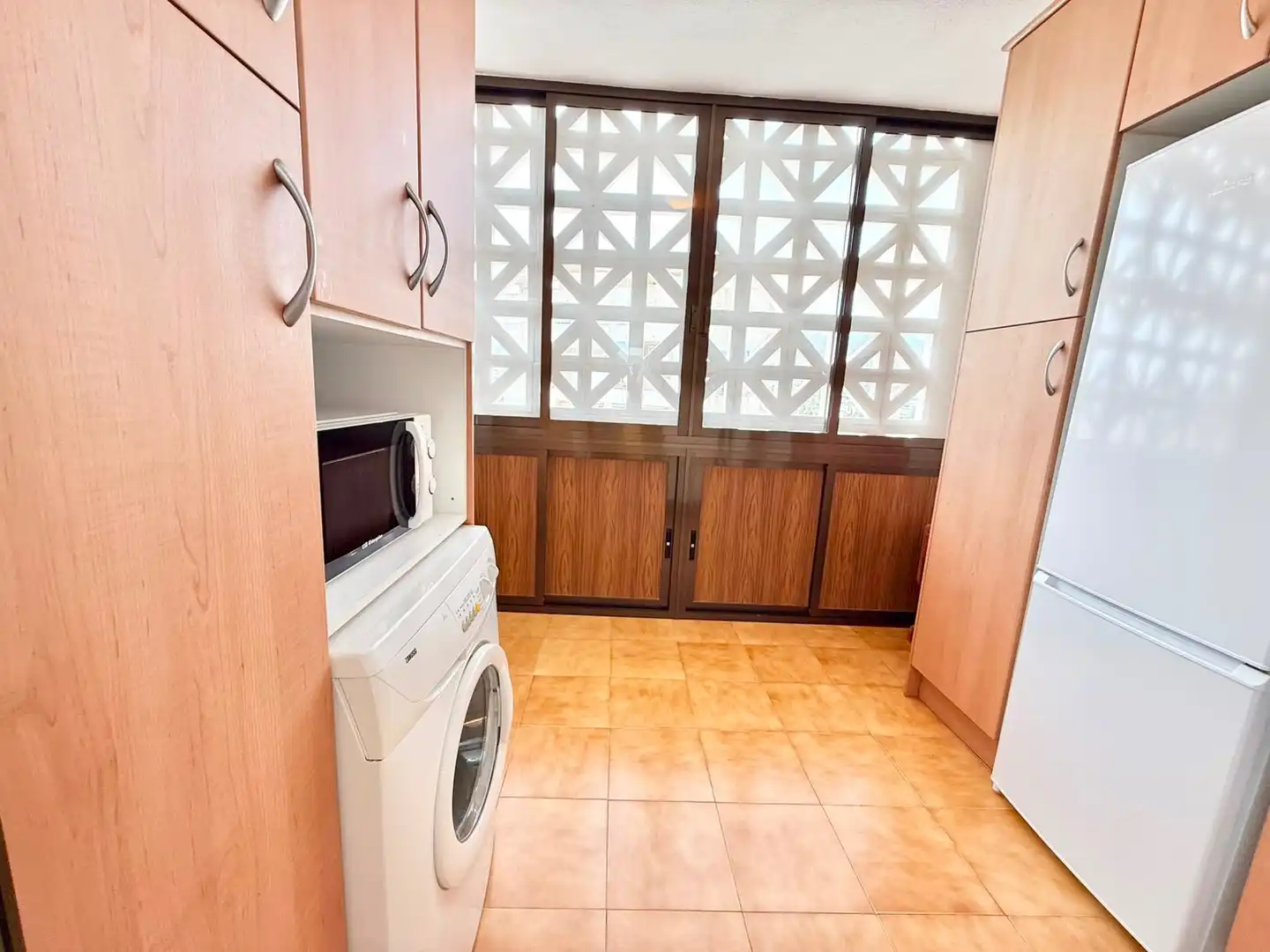 Cuina de Apartament de lloguer en Finestrat amb Aire condicionat, Calefacció i Piscina
