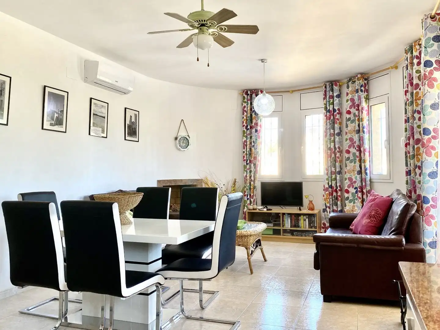 Sala d'estar de Casa o xalet en venda en L'Ametlla de Mar  amb Aire condicionat, Terrassa i Piscina