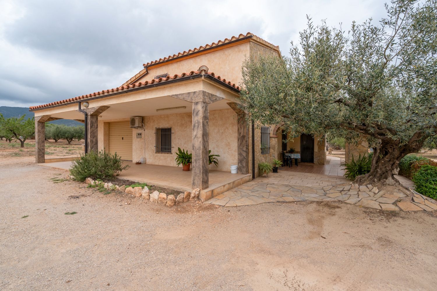 Vista exterior de Casa o xalet en venda en Tortosa amb Aire condicionat, Jardí privat i Terrassa
