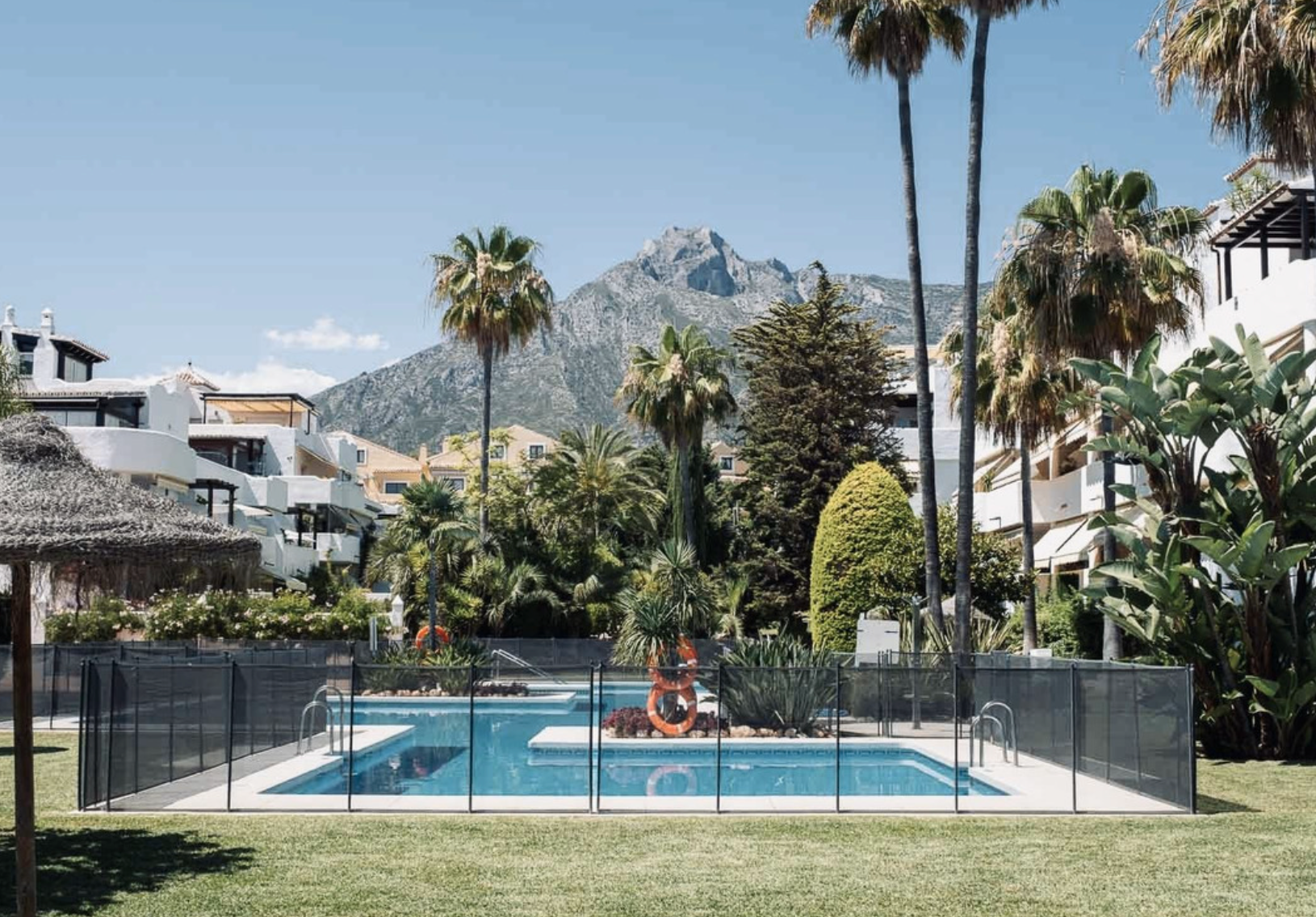 Vista exterior de Planta baixa en venda en Marbella amb Aire condicionat, Calefacció i Terrassa