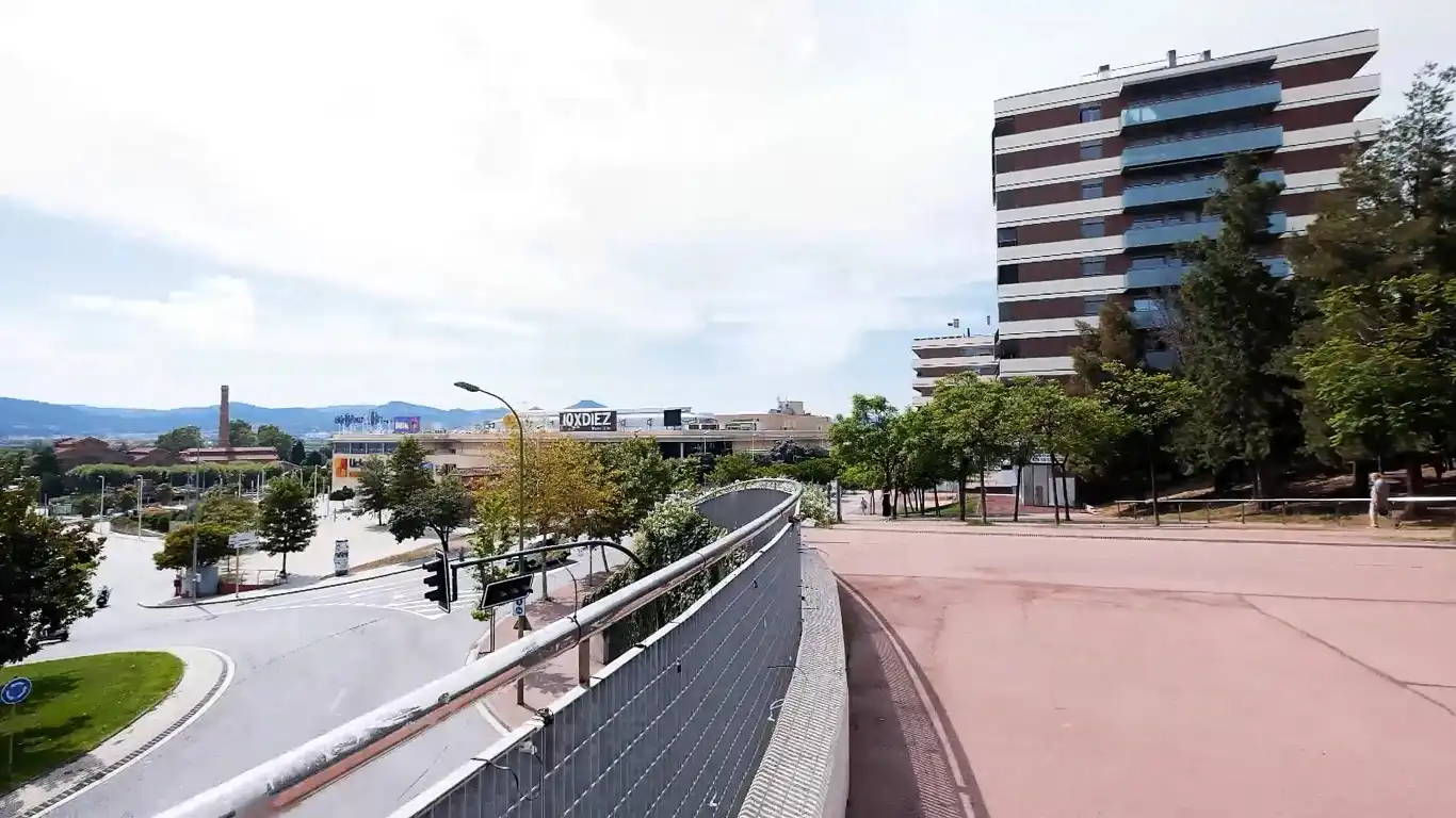 Vista exterior de Garaje en venta en Cornellà de Llobregat