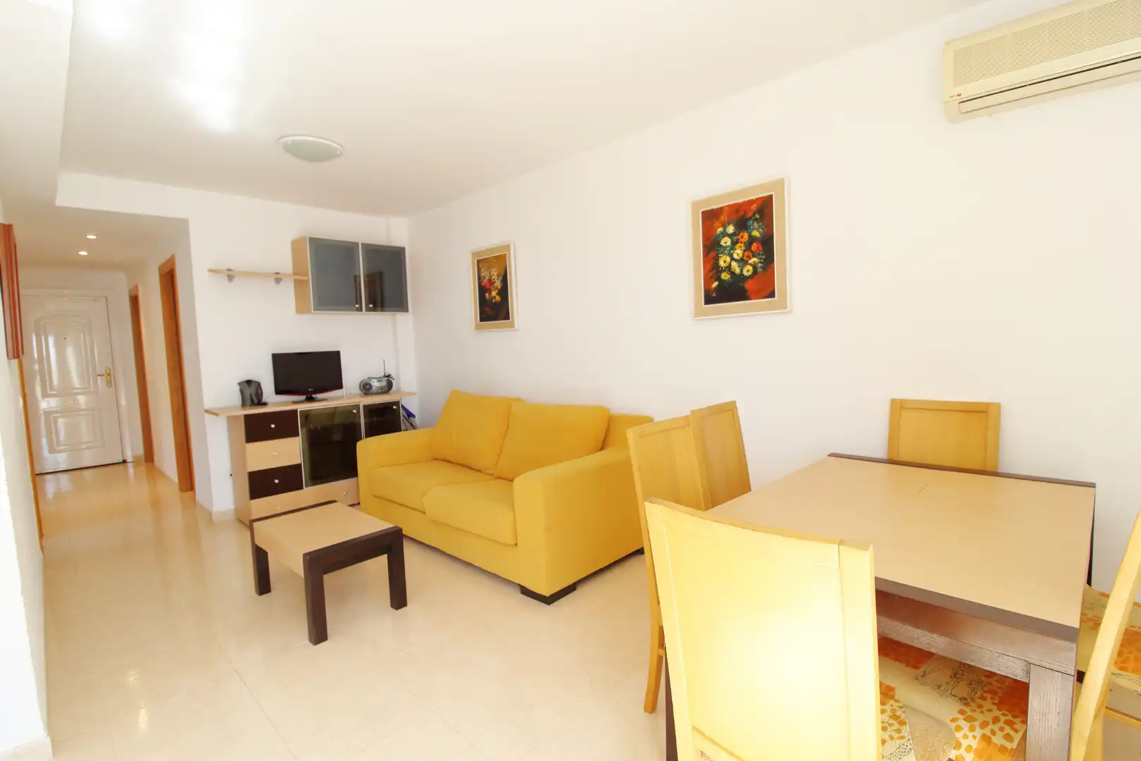 Sala d'estar de Apartament en venda en Oropesa del Mar / Orpesa amb Terrassa, Piscina i Moblat
