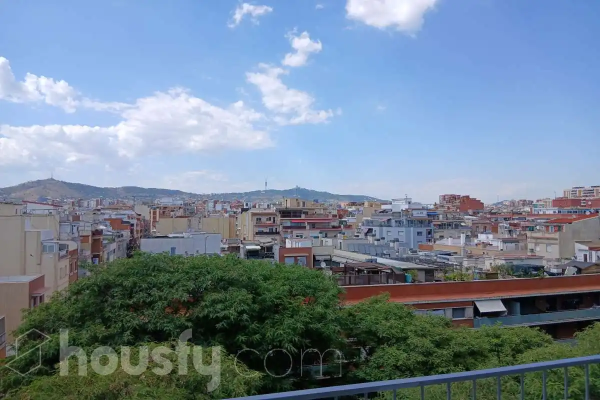 Exterior view of Flat for rent in L'Hospitalet de Llobregat  with Air Conditioner, Heating and Furnished
