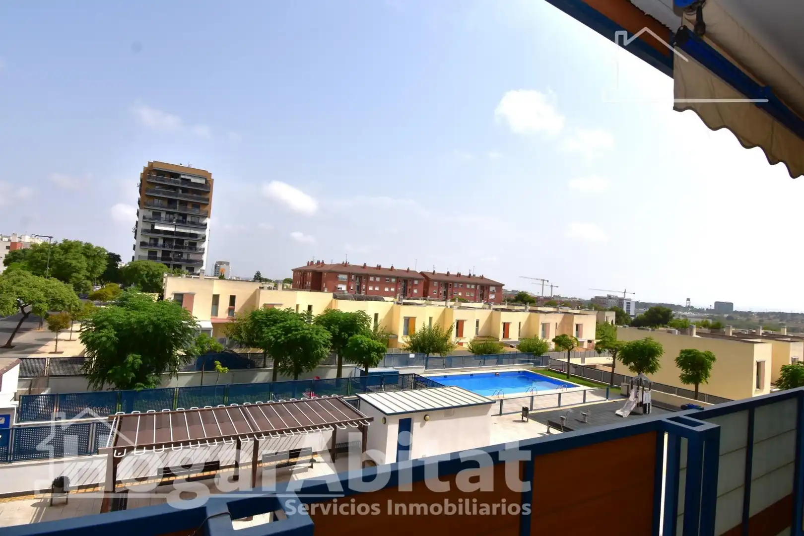 Vista exterior de Pis en venda en Paterna amb Aire condicionat, Calefacció i Balcó