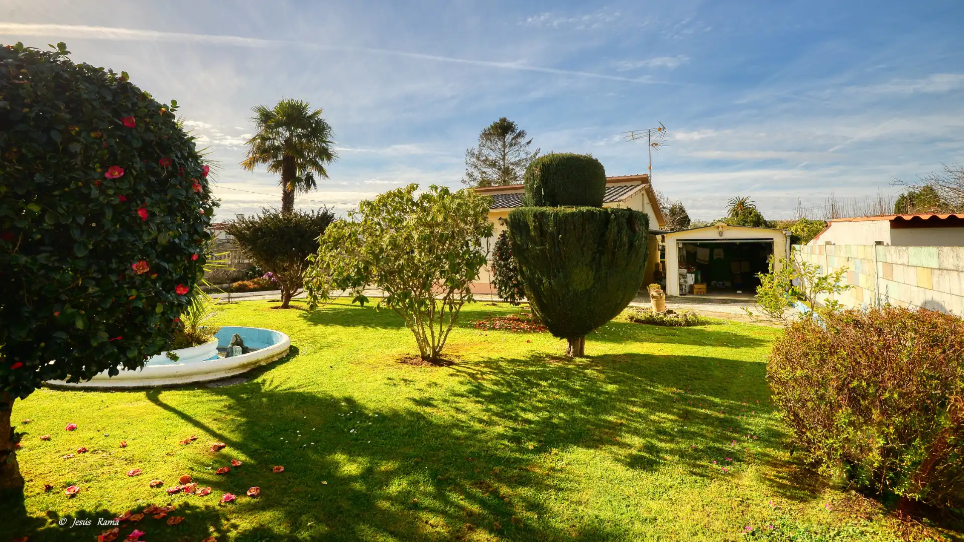 Jardí de Casa o xalet en venda en Oleiros amb Jardí privat, Traster i Moblat