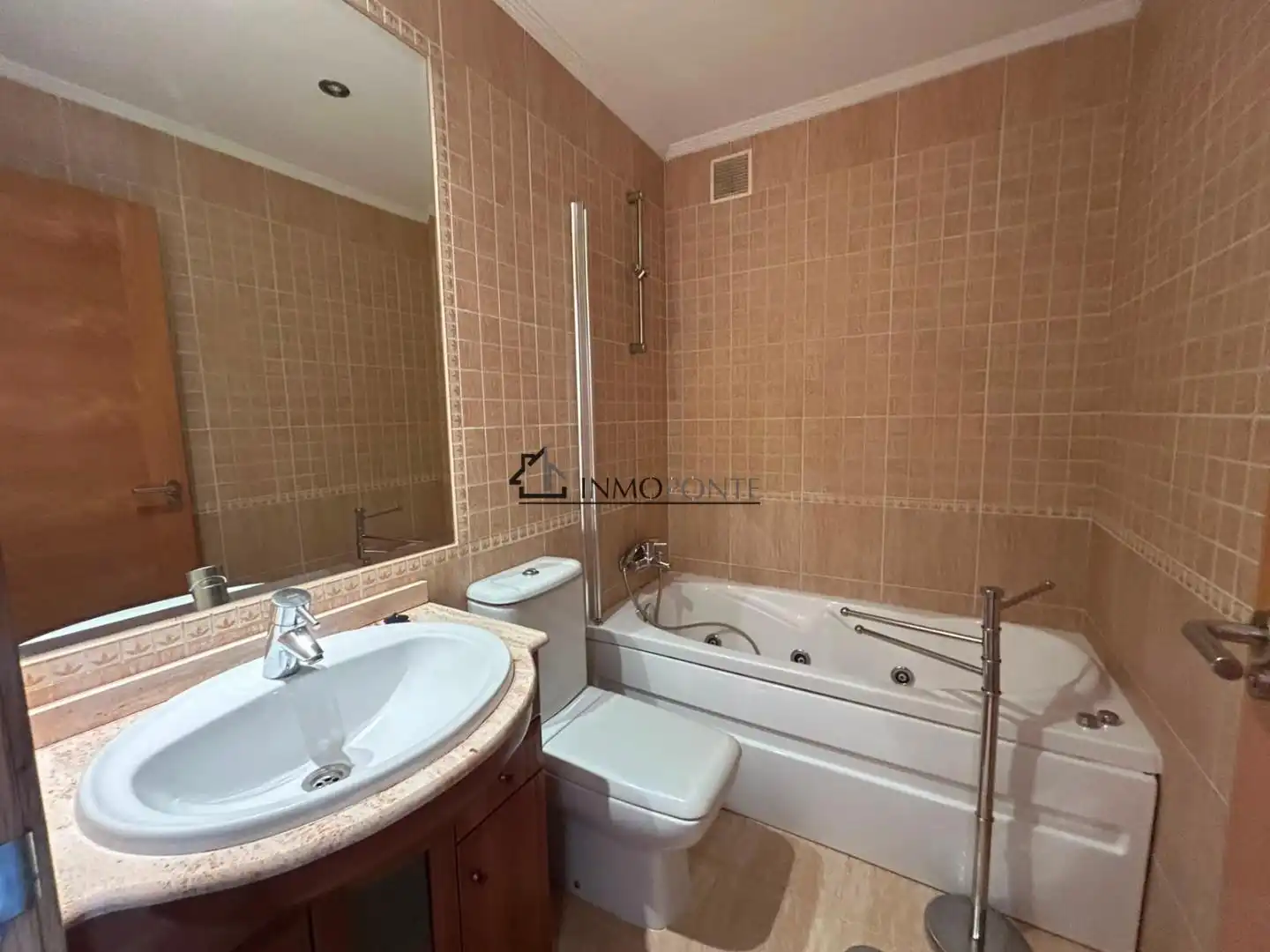 Bany de Apartament en venda en Pontevedra Capital  amb Calefacció i Traster